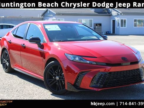 Used 2026 Toyota Camry Hybrid FWD image 1