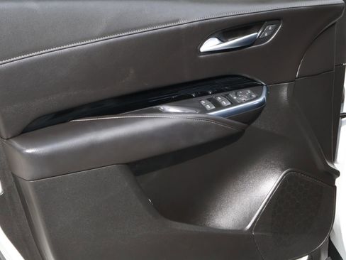 Used 2024 Cadillac XT4 Luxury w/ Cold Weather Package image 21