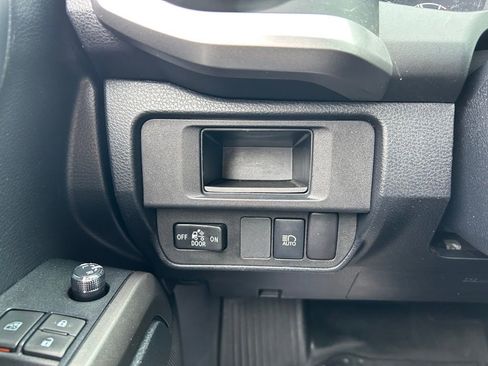 Used 2018 Toyota Tacoma SR5 RWD image 51