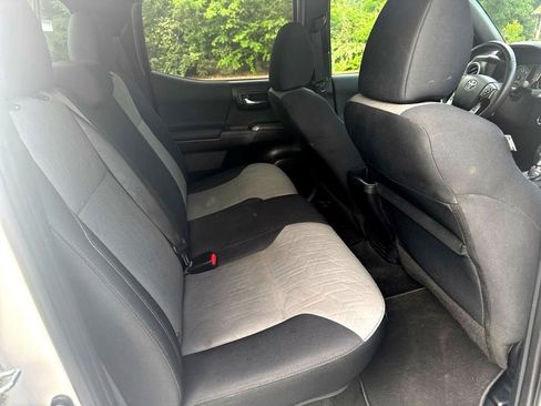 Used 2021 Toyota Tacoma TRD Off-Road image 7