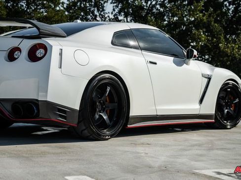 Used 2014 Nissan GT-R Premium image 62