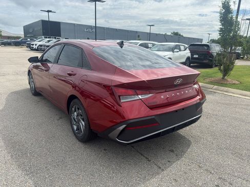 Used 2024 Hyundai Elantra SEL FWD image 7