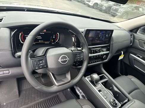 New 2026 Nissan Pathfinder SL image 17