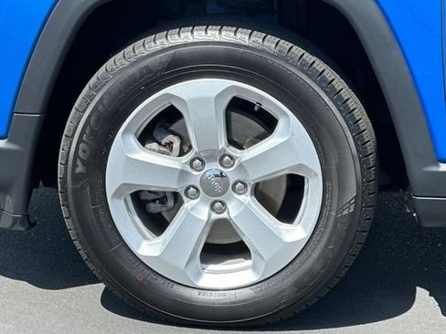 Used 2019 Jeep Compass Latitude w/ Popular Equipment Group FWD image 30