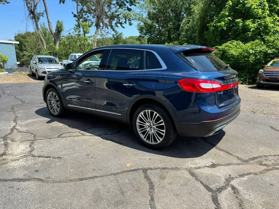 Used 2017 Lincoln MKX Reserve w/ Driver Assistance Package AWD/4WD image 9