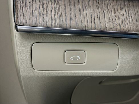 Used 2023 Volvo XC90 B6 Core w/ Protection Package Premier image 17