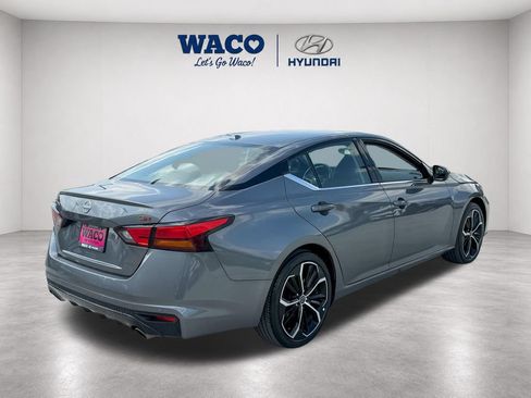 Used 2024 Nissan Altima 2.5 SR FWD image 10