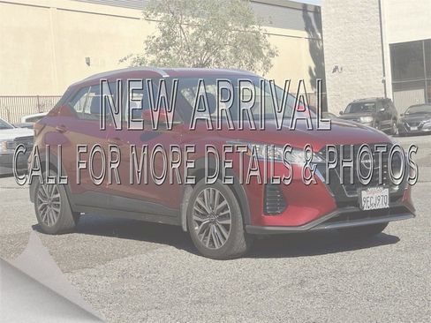 Certified 2023 Nissan Kicks SV image 1