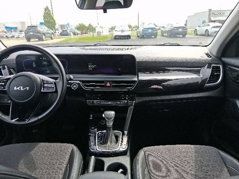 Used 2025 Kia Seltos S FWD image 11