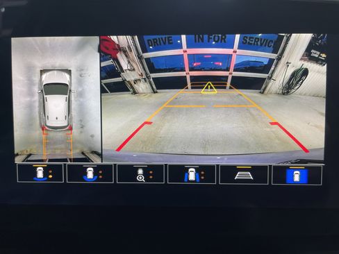 Used 2025 Buick Encore GX Avenir w/ Avenir Technology Package image 35