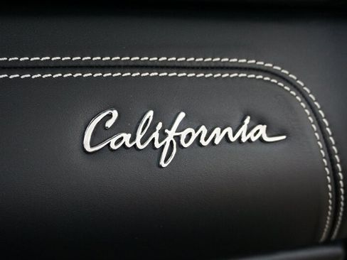 Used 2014 Ferrari California RWD image 39