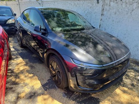 Used 2026 Tesla Model Y AWD image 7