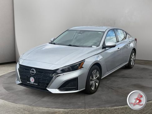 Used 2023 Nissan Altima 2.5 S image 3