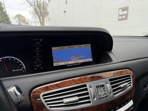 Used 2011 Mercedes-Benz CL 63 AMG image 24