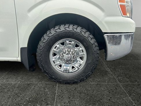 Used 2014 Nissan NV 3500 SL w/ Technology Package image 9
