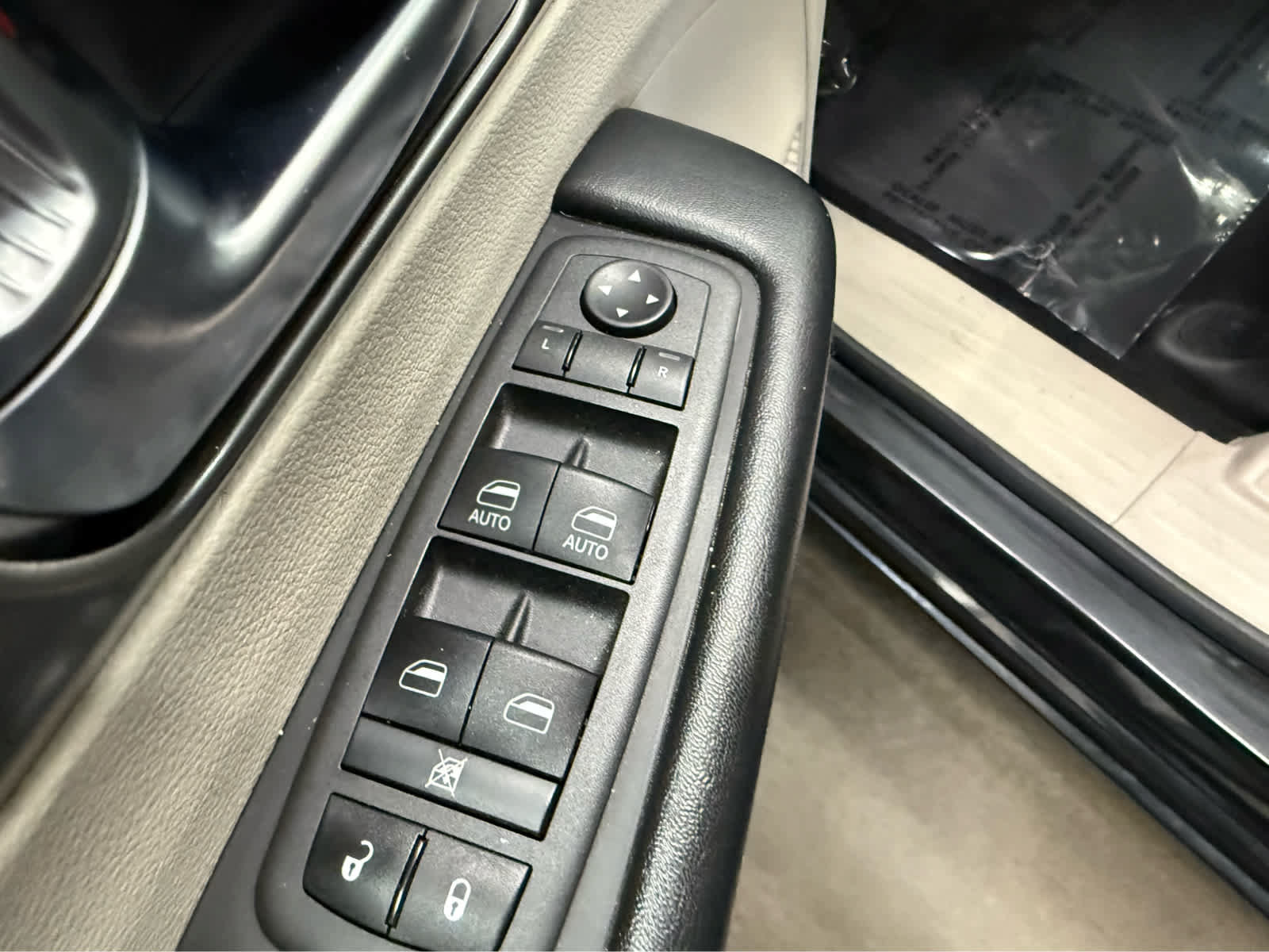 Used 2022 Chrysler Pacifica Touring-L FWD image 17