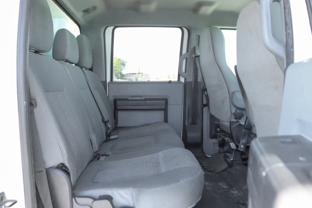 Used 2015 Ford F650 2WD Crew Cab Super Duty image 40