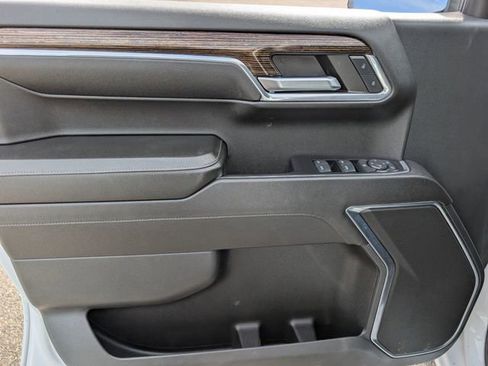 Used 2023 GMC Sierra 1500 SLE image 12