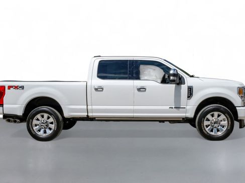Used 2022 Ford F250 Platinum w/ FX4 Off-Road Package image 5