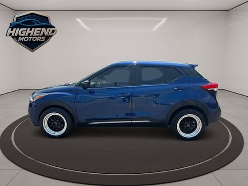 Used 2019 Nissan Kicks SR image 3