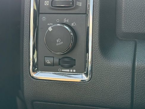 Used 2018 RAM 1500 Laramie w/ Convenience Group AWD/4WD image 29
