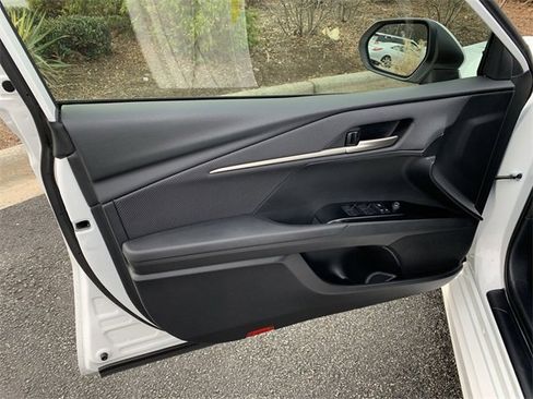 Used 2025 Toyota Camry SE image 17