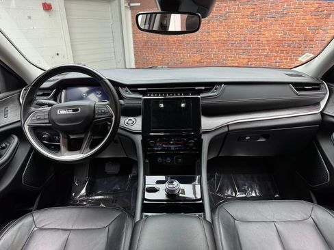 Used 2022 Jeep Grand Cherokee L Limited AWD/4WD image 12