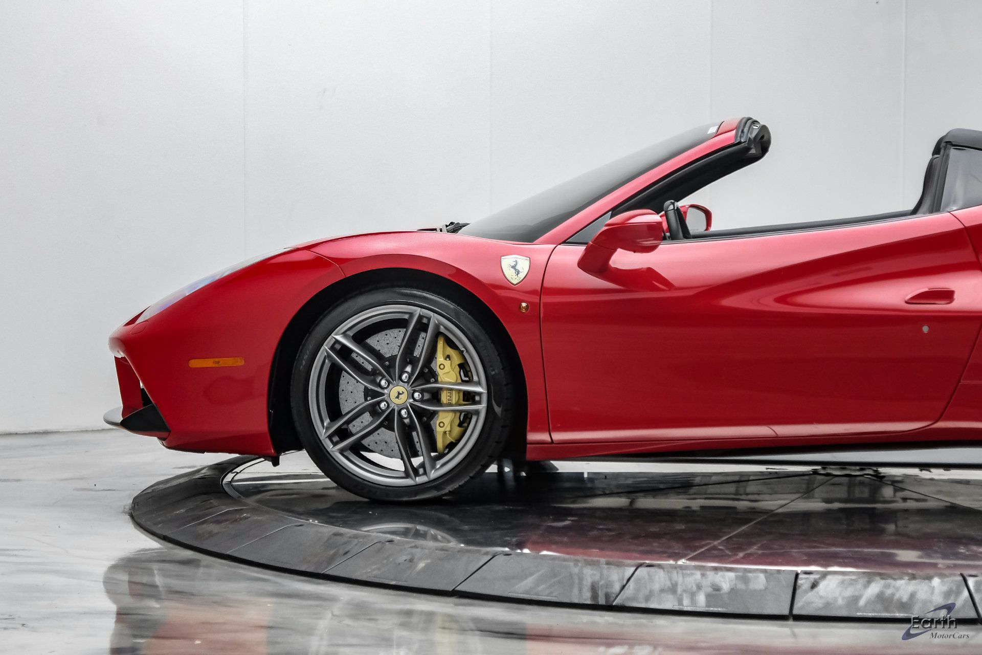 Used 2018 Ferrari 488 Spider RWD image 11