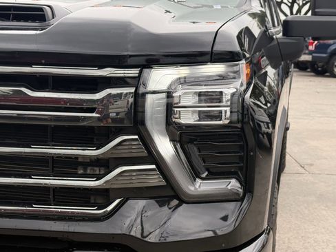 Used 2024 Chevrolet Silverado 2500 High Country w/ High Country Premium Package AWD/4WD image 11