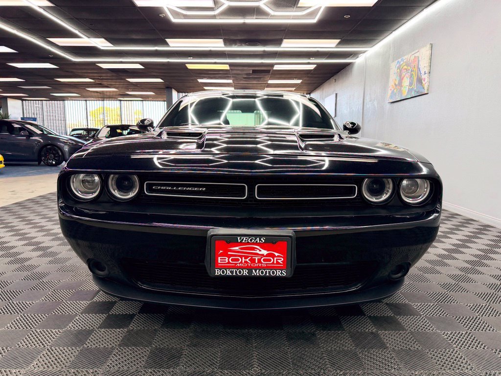 Used 2016 Dodge Challenger SXT RWD image 4