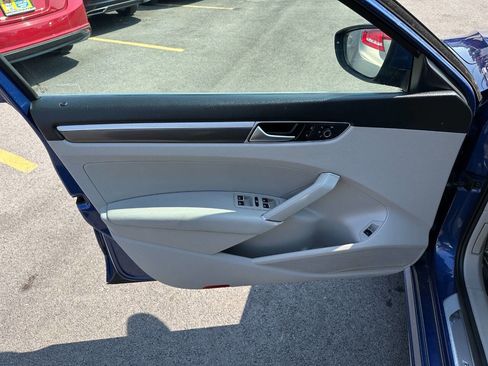 Used 2017 Volkswagen Passat 1.8T R-Line w/ R-Line Lighting Package image 11