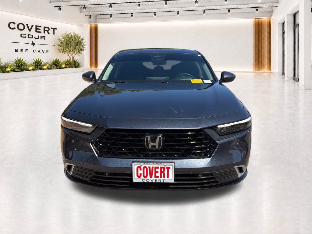 Used 2025 Honda Accord Touring image 2