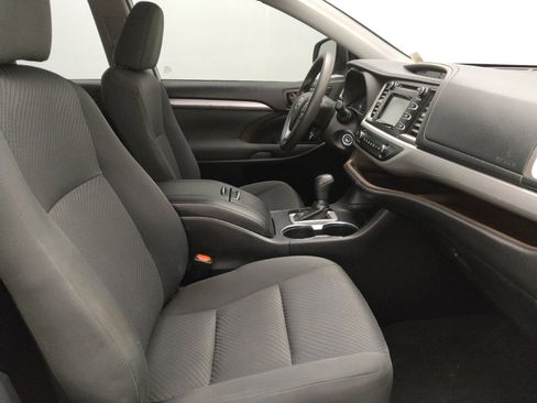 Used 2019 Toyota Highlander LE image 21