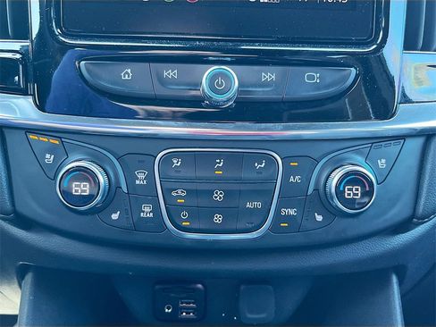 Used 2023 Chevrolet Traverse High Country image 16