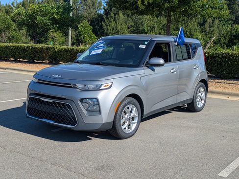 Used 2022 Kia Soul LX w/ Technology Package FWD image 8