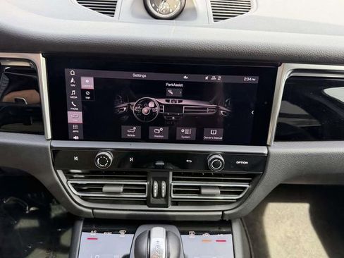 Certified 2023 Porsche Macan S AWD/4WD image 26