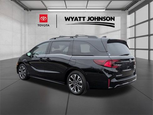 Used 2025 Honda Odyssey Elite image 3