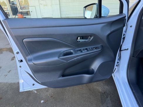 Used 2025 Nissan Versa SV image 18