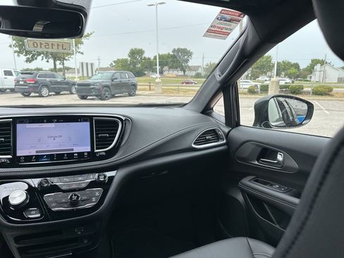 New 2026 Chrysler Pacifica Select image 55