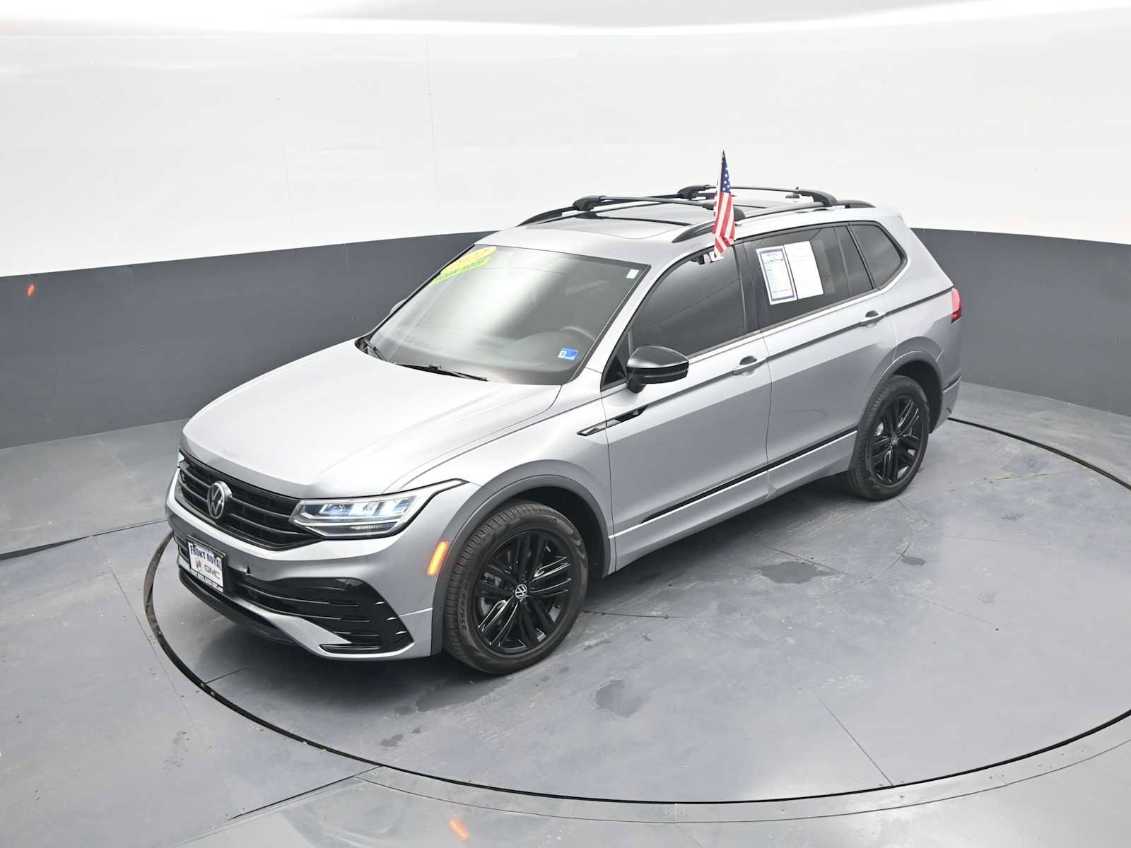 Used 2022 Volkswagen Tiguan SE R-Line AWD/4WD image 36