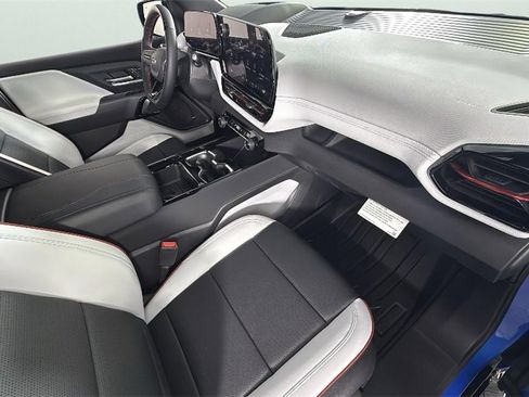 Certified 2025 Chevrolet Silverado EV RST image 36