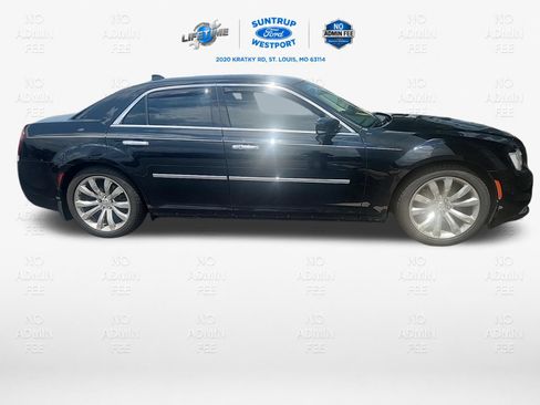 Used 2018 Chrysler 300 Touring L RWD image 2