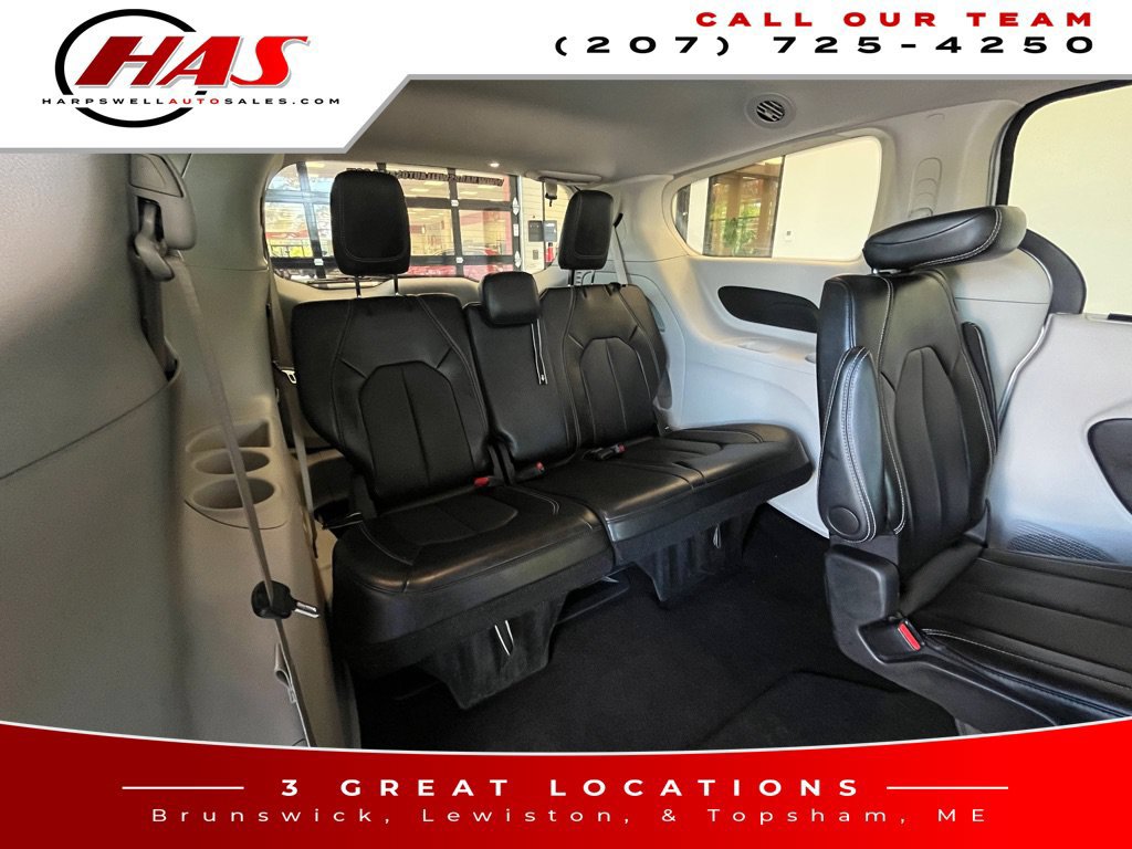 Used 2024 Chrysler Pacifica Touring-L FWD image 16
