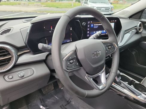 Used 2025 Chevrolet Trax ACTIV FWD image 10
