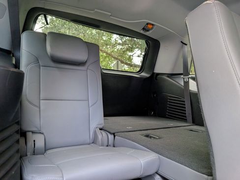 Used 2019 Chevrolet Tahoe LT w/ Luxury Package AWD/4WD image 16