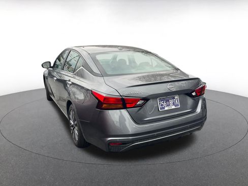 Used 2025 Nissan Sentra SV image 12