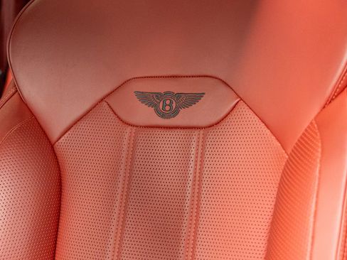 Used 2022 Bentley Bentayga AWD/4WD image 29