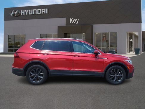 Used 2022 Volkswagen Tiguan SE AWD/4WD image 3