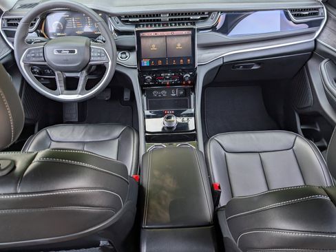 Used 2023 Jeep Grand Cherokee Limited w/ Luxury Tech Group II image 23