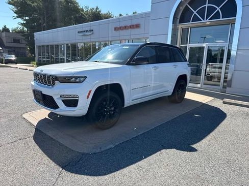 Used 2022 Jeep Grand Cherokee Summit AWD/4WD image 3